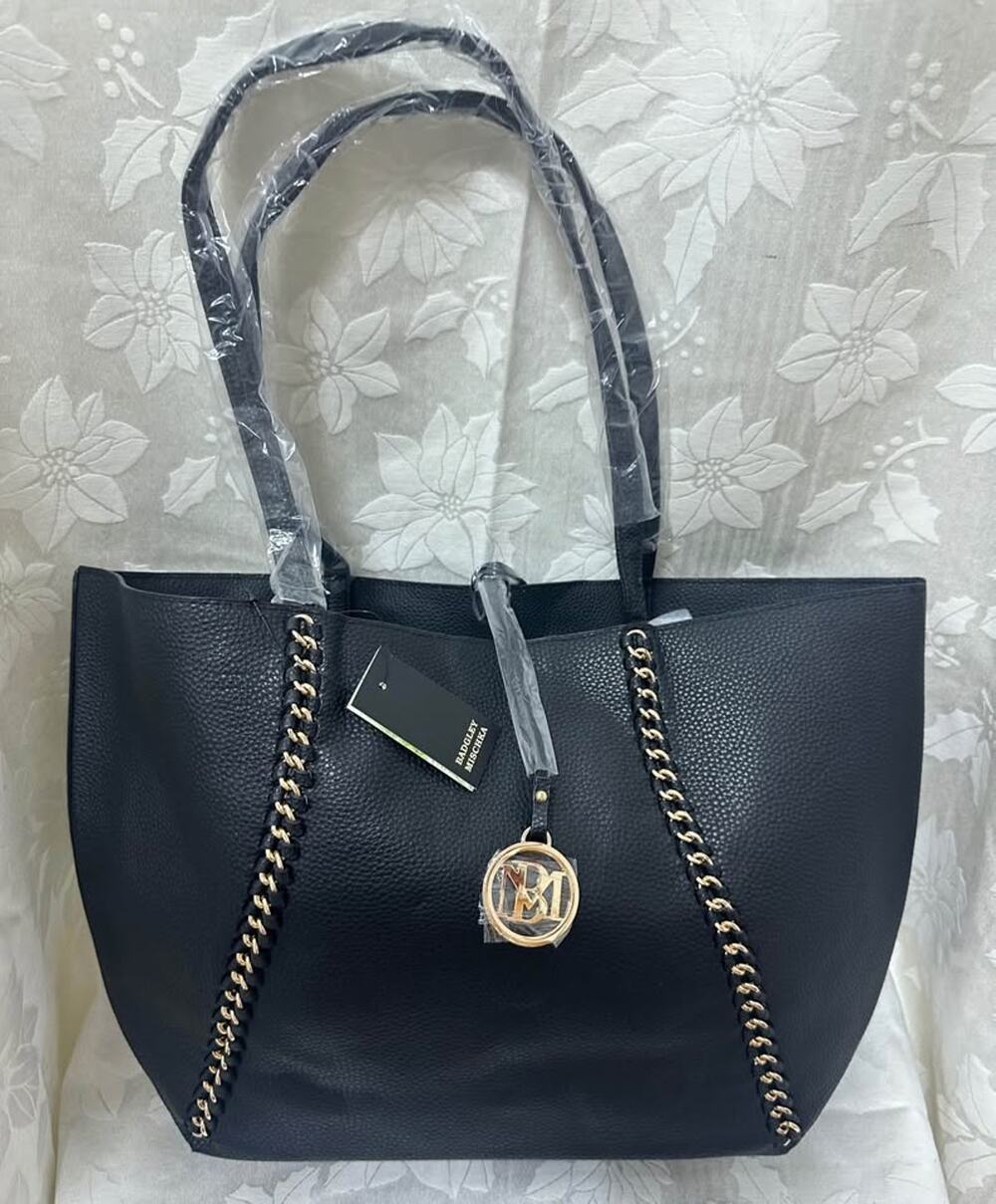 Badgley Mischka Black Pebbled Leather Tote Bag. B159-9080